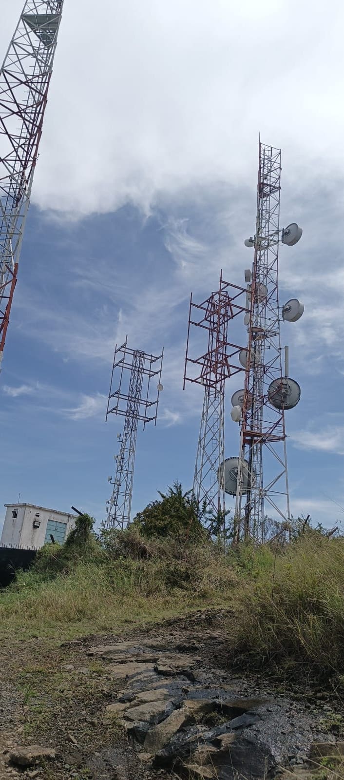 Gembe Hill, masts on the summit